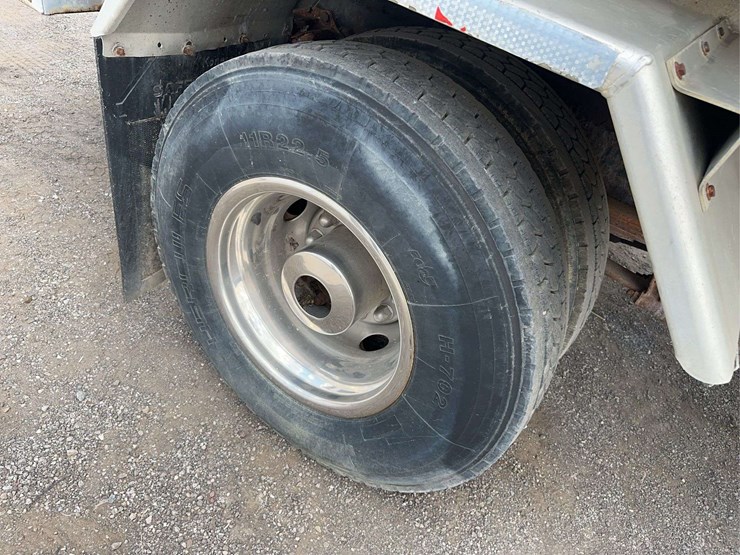 freightliner-fl70-image-13