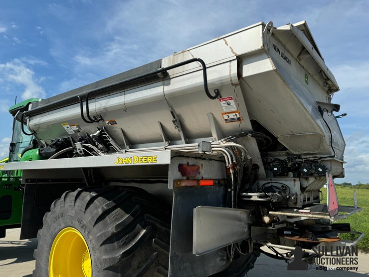 2022-john-deere-800r-image-13