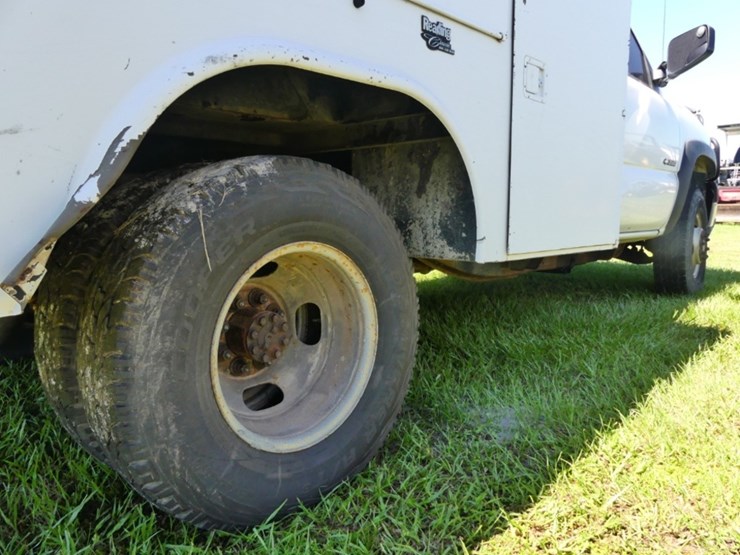 2003-chevrolet-3500-image-6