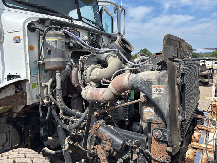 2012-peterbilt-348-image-26