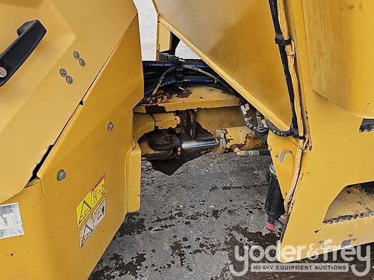 2011-caterpillar-cb54-image-9