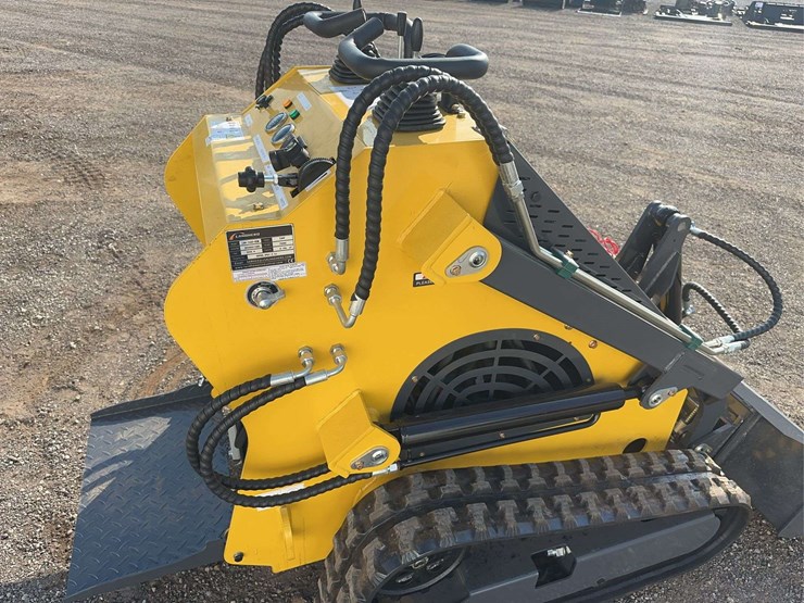 2025-land-hero-mini-stand-on-skid-loader-image-19