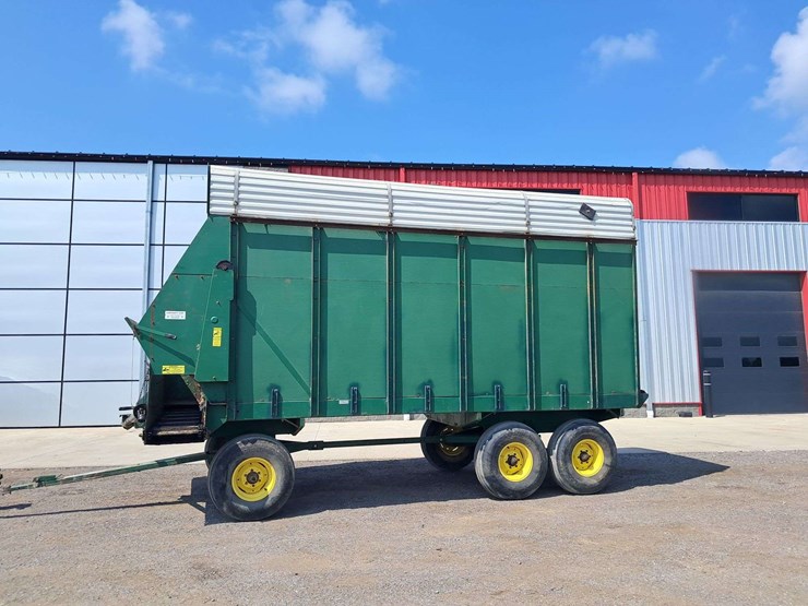 badger-forage-wagon-image-1