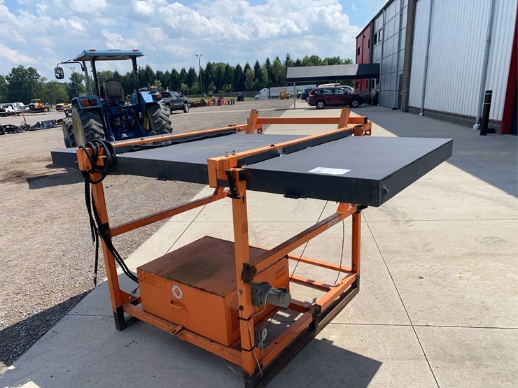 smc4000-truck-mounted-message-board-image-1