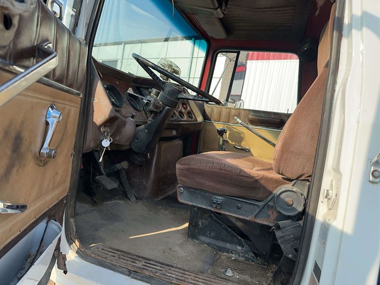 1982-ford-lt9000-image-40
