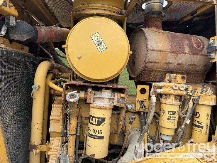 2005-caterpillar-d8t-image-40