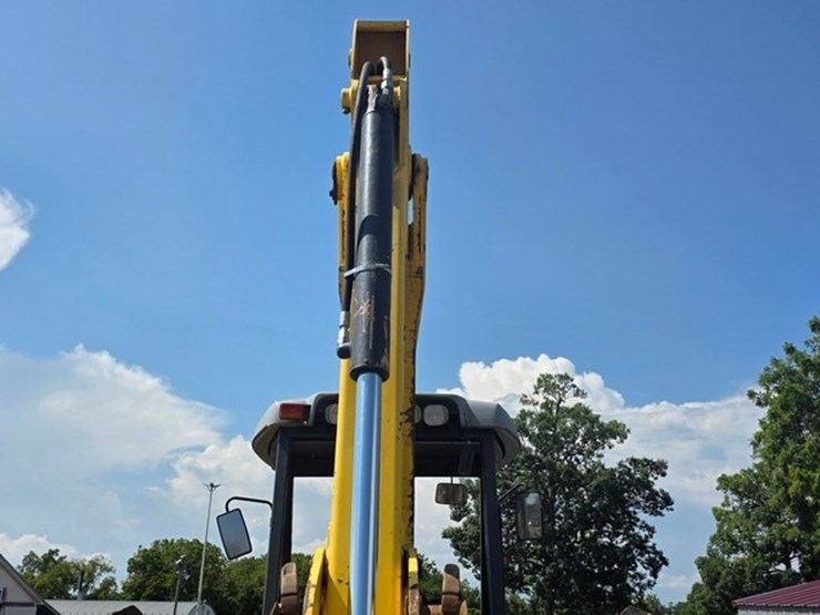 2011-new-holland-b95b-image-22