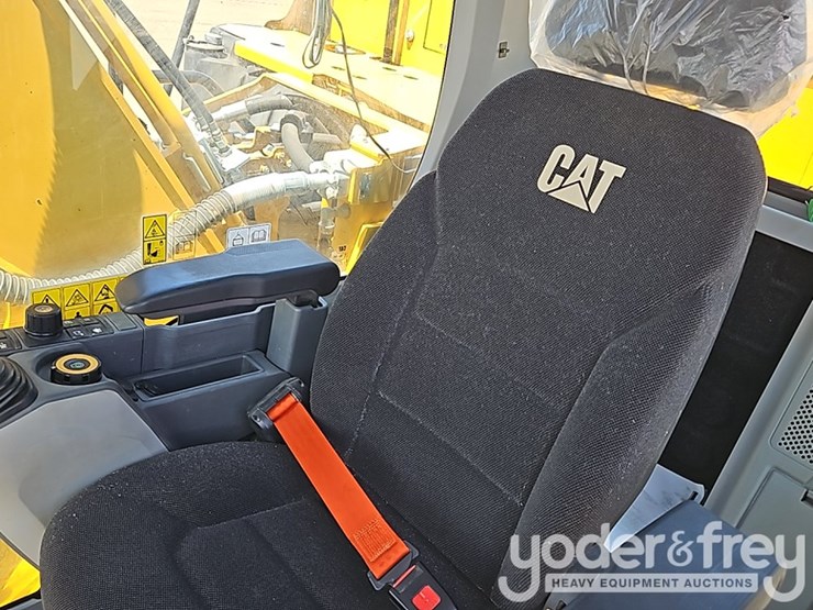 2022-caterpillar-320-image-39