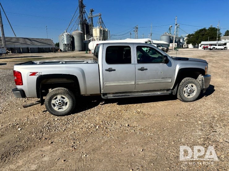 2011-chevrolet-silverado-2500hd-lt-image-4