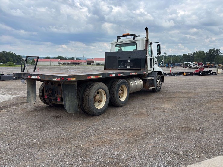 2009-mack-cxu-(pinnacle)-flatbed-truck-image-3