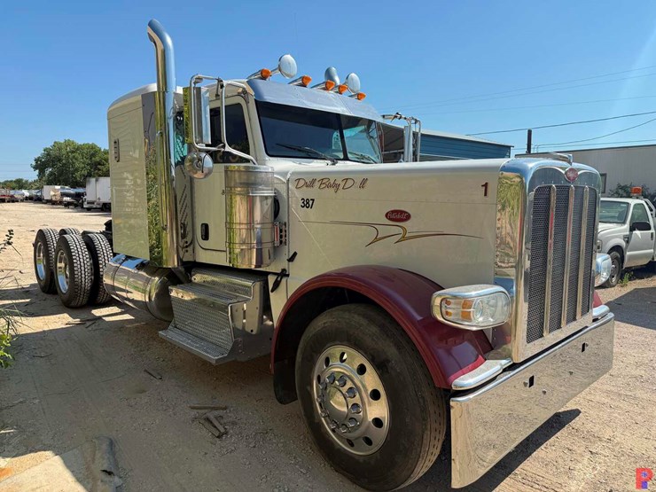 2014-peterbilt-389-image-2