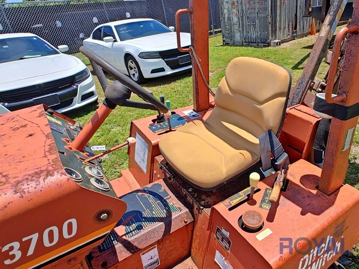 2000-ditch-witch-3700dd-image-11