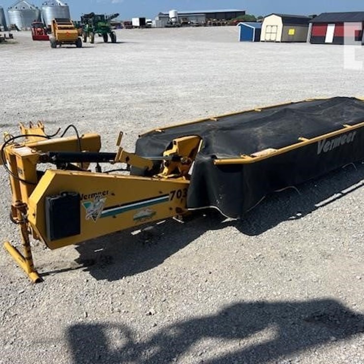 2004 VERMEER M7030