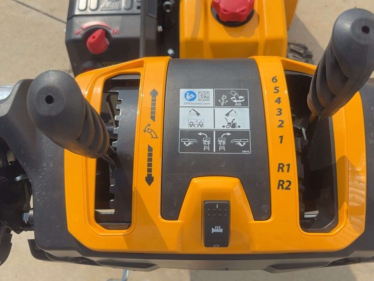 2023-cub-cadet-3x-28-1p-snowblower-image-13