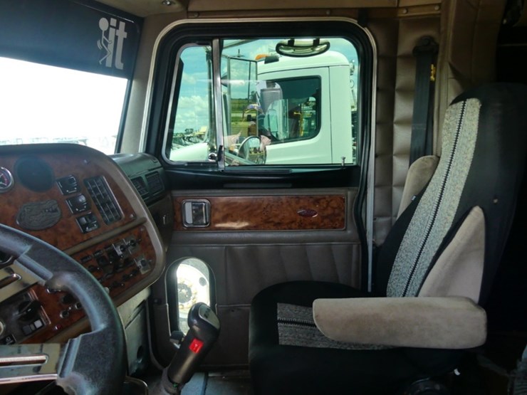 2002-peterbilt-379-image-14