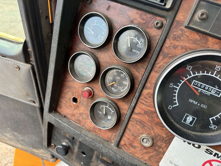 1999-kenworth-t300-image-42