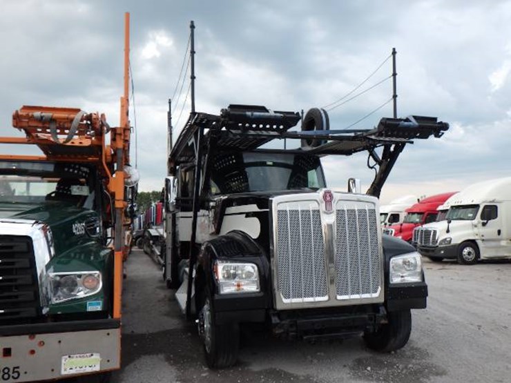 2022-kenworth-w990-image-2