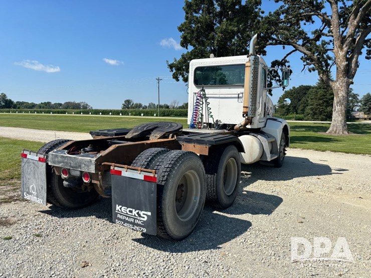 1999-peterbilt-385-image-10