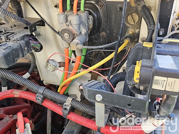2016-international-durastar-4300-image-47