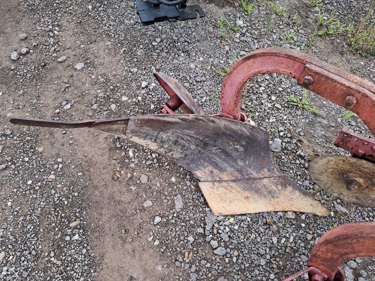 deerborne-10-1-2-bottom-plow-image-3