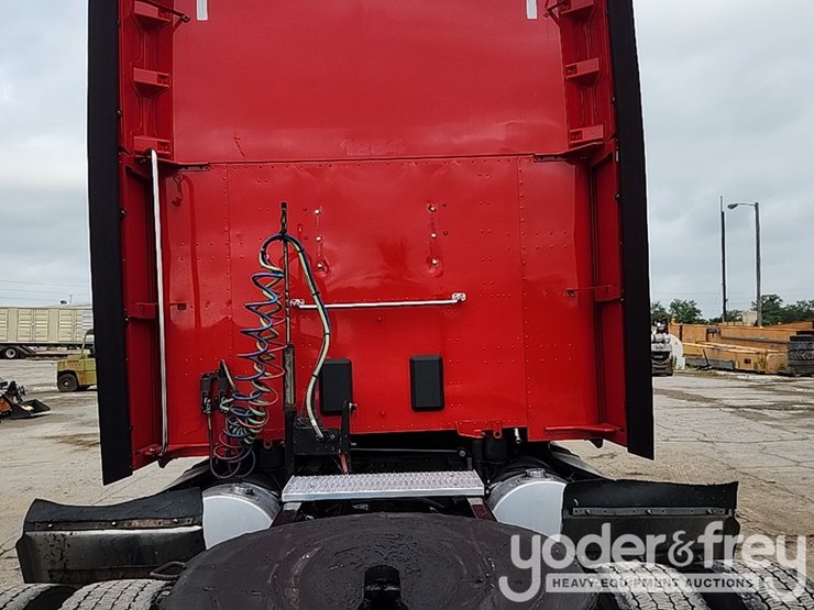 2018-kenworth-t680-image-17