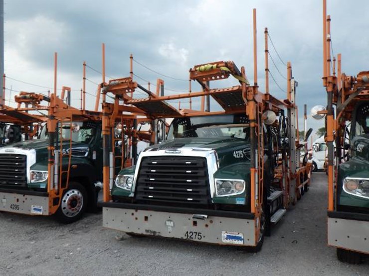 2020-freightliner-114sd-image-1
