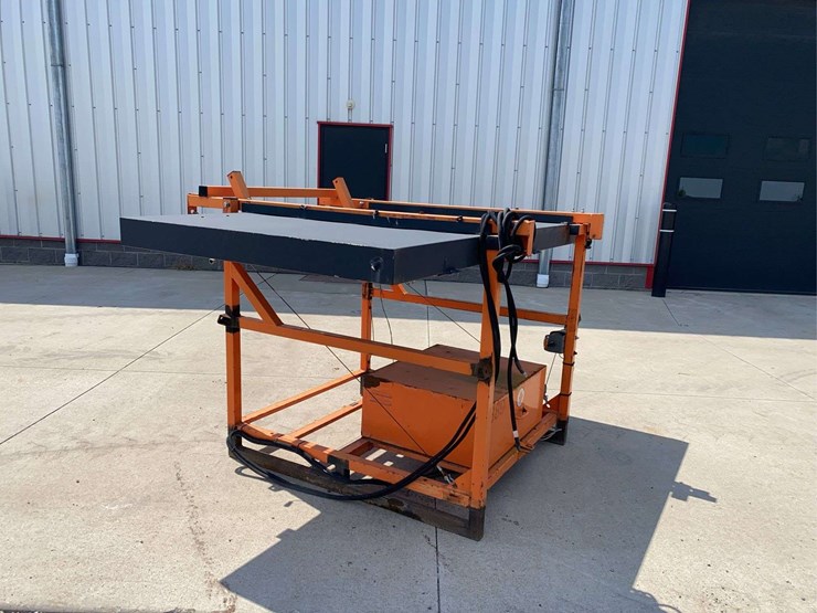 smc4000-truck-mounted-message-board-image-3