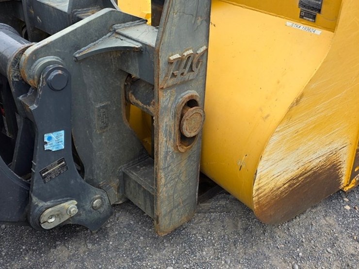 2021-deere-524l-image-40