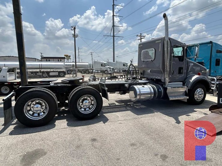2013-kenworth-t800-image-10