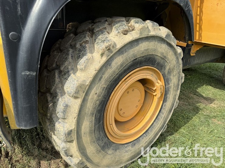 2005-jcb-718-image-12