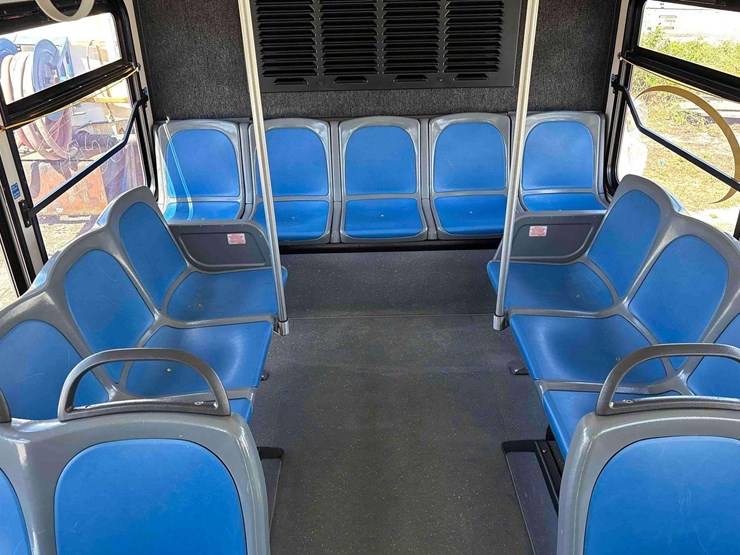 2014-gillig-low-floor-image-19