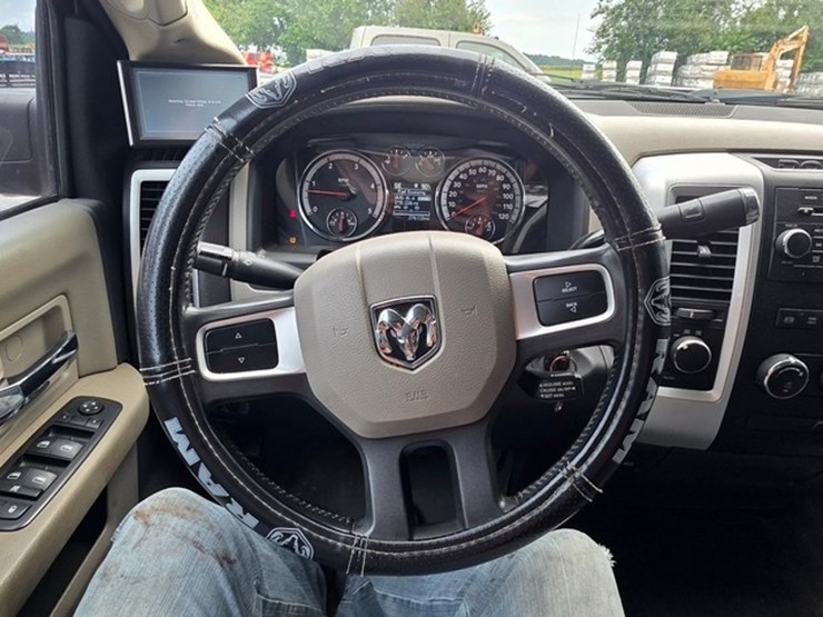 2011-dodge-2500-image-58
