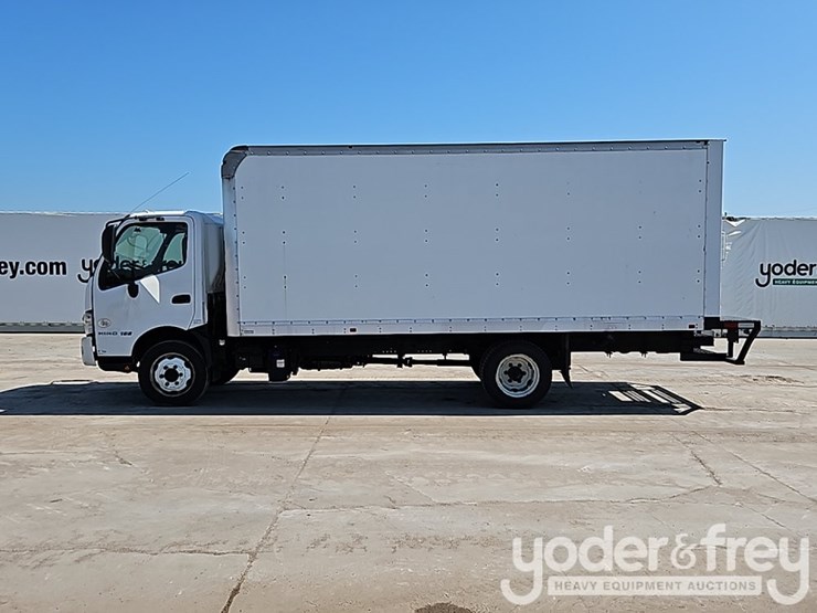 2019-hino-195-image-3