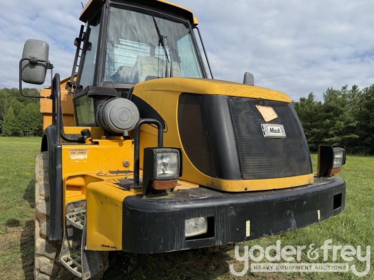2005-jcb-718-image-27