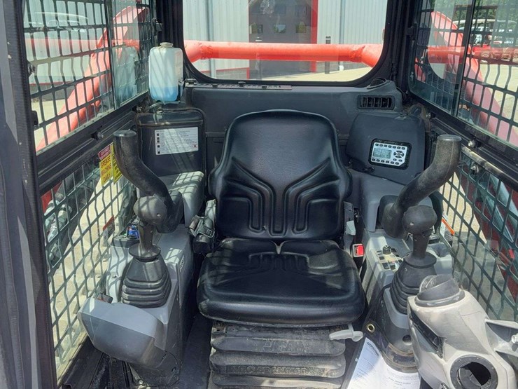 2019-kubota-svl65-2-image-25