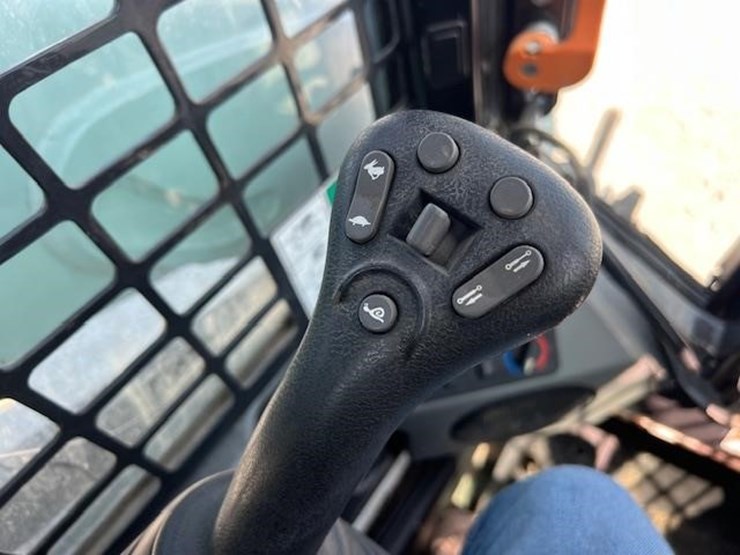 2021-bobcat-t595-image-24