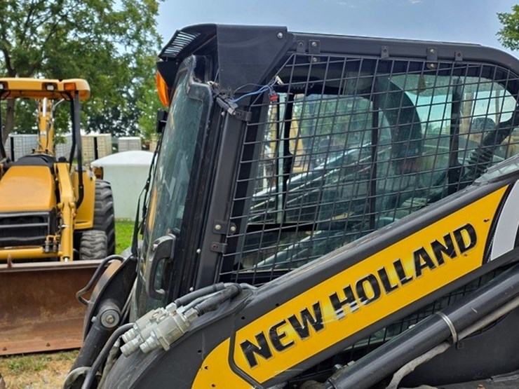 new-holland-l225-image-31