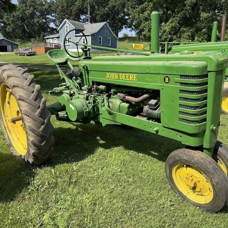 JOHN DEERE B
