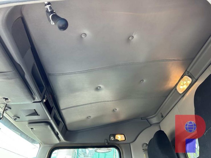 2013-kenworth-t800-image-17