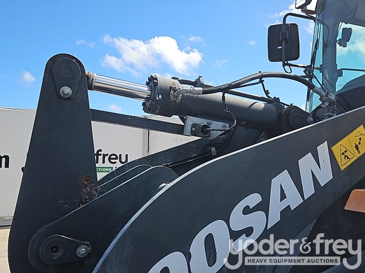 2019-doosan-dl250-5-image-16
