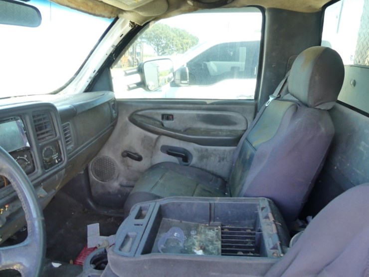 2002-chevrolet-3500-image-11