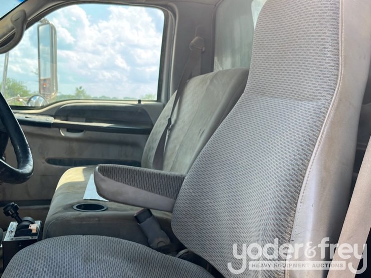 2000-ford-f750-image-25