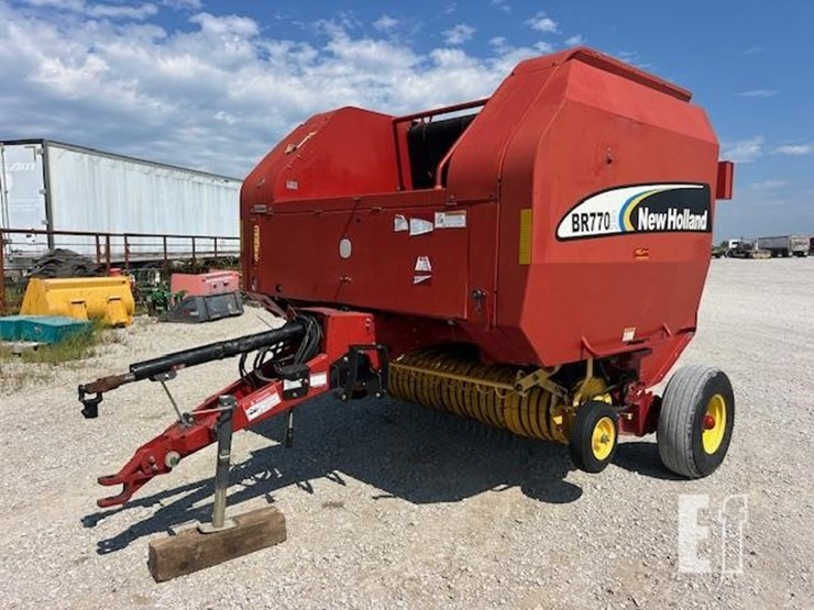 new-holland-br770a-image-1