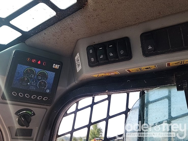 2023-caterpillar-246d3-image-21