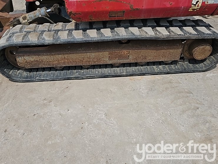 2005-takeuchi-tb145-image-26