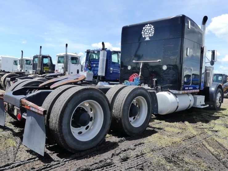 2002-peterbilt-379-image-3