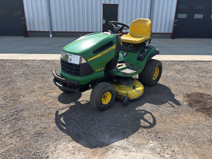 john-deere-la135-image-1