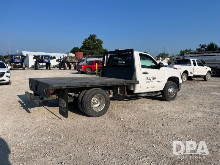 2009-gmc-3500-image-10
