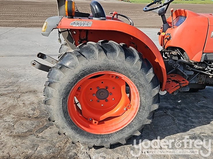 2014-kubota-l2501dt-image-8