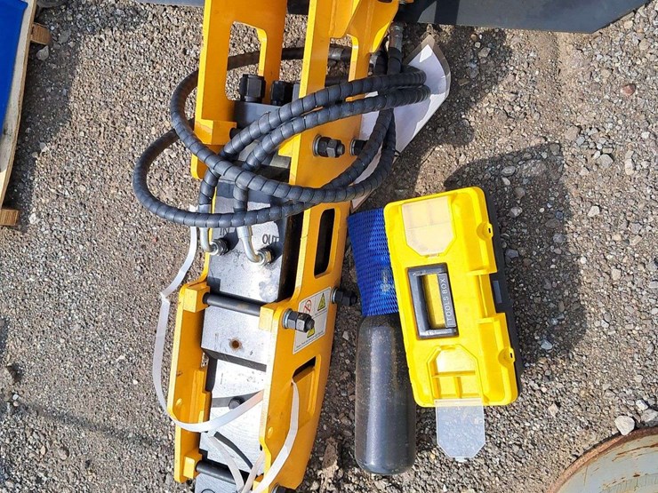 72"-breaker-image-1